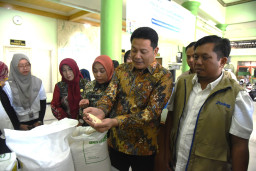 Penerima Melonjak 2 Kali Lipat, Pemkab Sidoarjo Mulai Salurkan Bantuan Pangan Beras dan Minyak Goreng