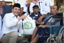 Guru Ngaji Hidup Sebatang Kara di Sidoarjo Ucapkan Terima Kasih Dapat Bantuan Beras dari Pemerintah Pusat