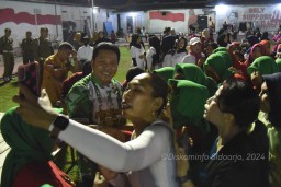 Subandi Diajak Senam Emak-Emak, Lanjut Main Bola Lawan Tim Pemdes Sumorame Candi