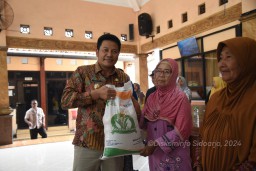 Puji Kades Perjuangkan Warganya Terima Bantuan Beras, Persoalan Irigasi Sawah Hingga Berobat ke Rumah Sakit Bisa Telepon Bupati