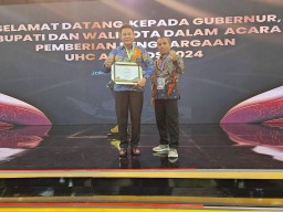 Pemkab Sidoarjo Terima Penghargaan UHC Award 2024 Dari Wapres RI