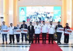 Plt Bupati Sidoarjo Janji Tingkatkan Jumlah Penerima Beasiswa Pendidikan Bagi Mahasiswa