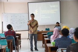 Dinas Kominfo Sidoarjo Ajari Pelaku UMKM, Komunitas serta Mahasiswa Bikin Konten Manfaatkan Teknologi AI