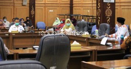 Tak Terima Diberhentikan Wadul Dewan, Temukan Pendamping Nyambi Agen Penyalur Bansos