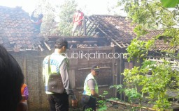 Dua Rumah Warga Ponorogo Rusak Tertimpa Pohon