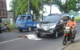 Mendahului Mobil Avanza, Ibu Rumah Tangga Tewas di JL Raya Krembung Usai Ditabrak Truk