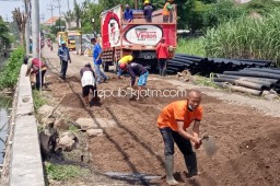PT Wijaya Santosa Janji Perbaiki Jalan Rusak Barengkrajan Krian