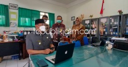 Kunjungi SMPN 1 Sidoarjo, Pj Bupati Minta Dindik dan Kasek Sesuaikan Dana BOS untuk Jaringan Daring
