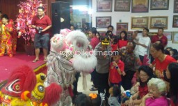 Wakapolresta Sidoarjo Tinjau Klenteng Pastikan Keamanan Perayaan Imlek