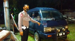 Ditabrak Mobil Carry, Pejalan Kaki Tewas Saat Nyebrang JL Raya Surabaya - Mojokerto