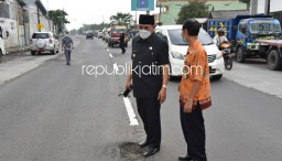 Jalan Lubang Jalur Lingkar Timur Sidoarjo Harus Segera Ditambal Agar Tidak Banyak Korban Berjatuhan