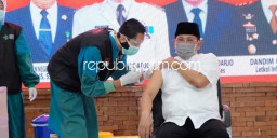 Pj Bupati dan Forkopimda Vaksinasi Covid-19 Tahap Dua di RSUD Sidoarjo untuk Jaga Kekebalan