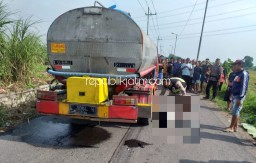 Hindari Jalan Berlubang, Pemotor Asal Ngoro Tewas Dilindas Truk di Krembung