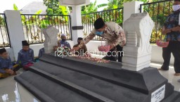 Hari Jadi Sidoarjo ke 162, BHS Ziarah ke Makam Bupati Pertama Berharap Sidoarjo Semakin Maju dan Sejahtera