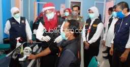 Gubernur Jatim Minta Vaksinasi Nakes Selesai Februari, Jurnalis Masuk Prioritas Kedua