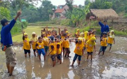 KB dan TK ABA Krian Dorong Kriativitas Murid Lewat Kegiatan Belajar Menyenangkan