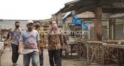 Kios Hancur Diterjang Puting Beliung, BHS Bantu Sembako dan Pemulihan Bangunan Pasar Balongdowo