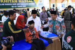 Ratusan Anak Keluarga Dhuafa Ramaikan Khitan Massal di Pendopo Sidoarjo
