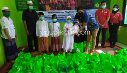 Peringati HPN 2021, PWI Sidoarjo Santuni Sembako dan Uang Tunai untuk Yatim Piatu dan Duafa