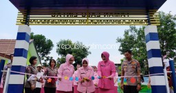 Kenalkan Tertib Sejak Dini, Ketua Bhayangkari Jatim Resmikan Taman Lalu Lintas TK Kemala Bhayangkari 99