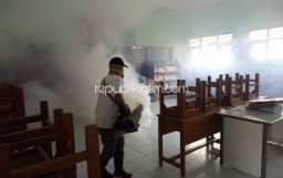 Antisipasi Serangan DB, Tim BHS dan Gerindra Sidoarjo Fogging Dua Desa Langganan Banjir