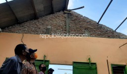 Kunjungi Korban Puting Beliung Segodobancang, BHS Siap Bantu Ratusan Asbes, Seng dan Uang Tunai