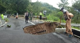 Jalur Ponorogo - Pacitan Ambles, Truk Muatan 8 Ton Dialihkan Lewat Jalur Wonogiri