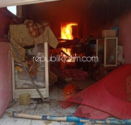 Ngamuk, Anak Bakar Rumah Orangtua di Sidoarjo Hingga Ibunya Luka Bakar