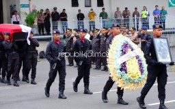 Jenazah Bharatu Doni Priyanto, Korban Kontak Senjata Papua Tiba di Bandara Juanda
