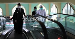 Pertama di Jatim, Masjid Agung Sidoarjo Dilengkapi Travelator Mudahkan Jamaah Lansia Naik Lantai Dua