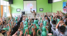 Siswa KB-TK Al Muslim Berlatih Mitigasi Bencana Banjir dan Gempa