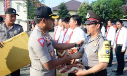Picu Prestasi, Kapolresta Sidoarjo Beri Penghargaan 19 Anggotanya