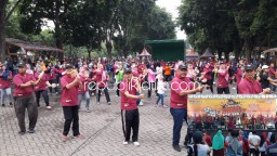 Tekan Angka Golput, KPU Sidoarjo Sosialisasi Lewat Senam dan Konser Dangdut