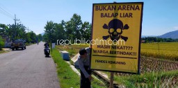 Minimalisir Kecelakaan, Jalan Menuju Waduk Bendo Ponorogo Dipasangi Banner Larangan Balap Liar