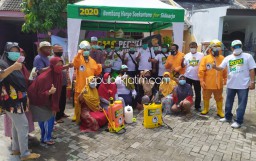 Tim BHS Semprot Disinfektan Lingkungan Warga dan Bagikan Ratusan Masker Gratis