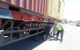 Pemuda Nganjuk Tewas Terlindas Truk Kontainer di By Pass Krian