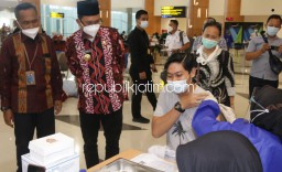 Vaksinasi AstraZeneca bagi Ribuan Pekerja Bandara Juanda Lancar, Gus Muhdlor Apresiasi Kinerja Angkasa Pura I