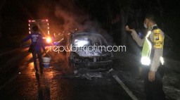 Diduga Korsleting, Mobil Grand Livina Milik Warga Sidoarjo Terbakar Di Jalur Ponorogo - Pacitan Merugi Rp 100 Juta