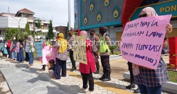 Diduga Dijual Belikan, Puluhan Pedagang Lama Pasar Legi Ponorogo Tuntut Kejelasan Pembagian Lapak