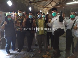 Kembangkan Industri Rumahan, BHS Dorong Karyawan Pabrik Gunakan Sepatu Produk UMKM Sidoarjo