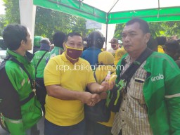 Peduli Covid-19, Partai Golkar Bagikan Ribuan Masker, Hand Sanitizer, Sabun dan Sembako