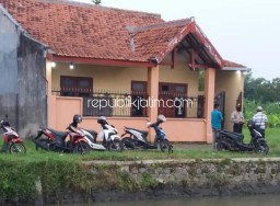 Densus 88 Anti Teror Geledah Rumah di Kebonagung Sukodono