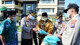 Salurkan 550 APD ke Posko Relawan Penanganan Covid-19 Tingkat Desa