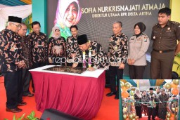 Resmikan Gedung BPR Delta Artha 7 Lantai, Bupati Sidoarjo Minta Bunga Pinjaman Diperingan