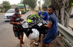 Kijang Hantam Vario di JL Raya Balongbendo, Istri Pengendara Motor Asal Mojokerto Tewas 4 Terluka