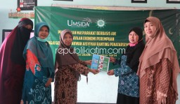 Tim Kemitraan Umsida Gembleng Ibu Rumah Tangga Jadi Pengusaha Rumahan