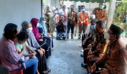 Bupati Sidoarjo Janjikan Jamin Pendidikan Putri Serda TTU Lutfi Anang Kru KRI Nanggala 402