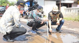 Sidak Jalan Rusak Berat di Gedangan, Wabup Sidoarjo Pastikan Sebelum Lebaran Sudah Diperbaiki