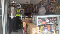 Antisipasi Beredarnya Petasan, Polisi Ponorogo Razia Toko Kembang Api