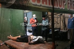 Warga Tambaksari Surabaya Tewas Mendadak Dievakuasi Petugas Gunakan Baju Hazmat